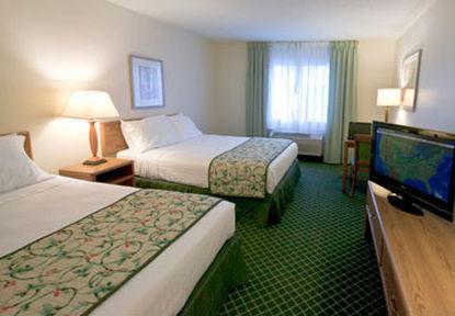 Fairfield Inn & Suites Oshkosh Room photo